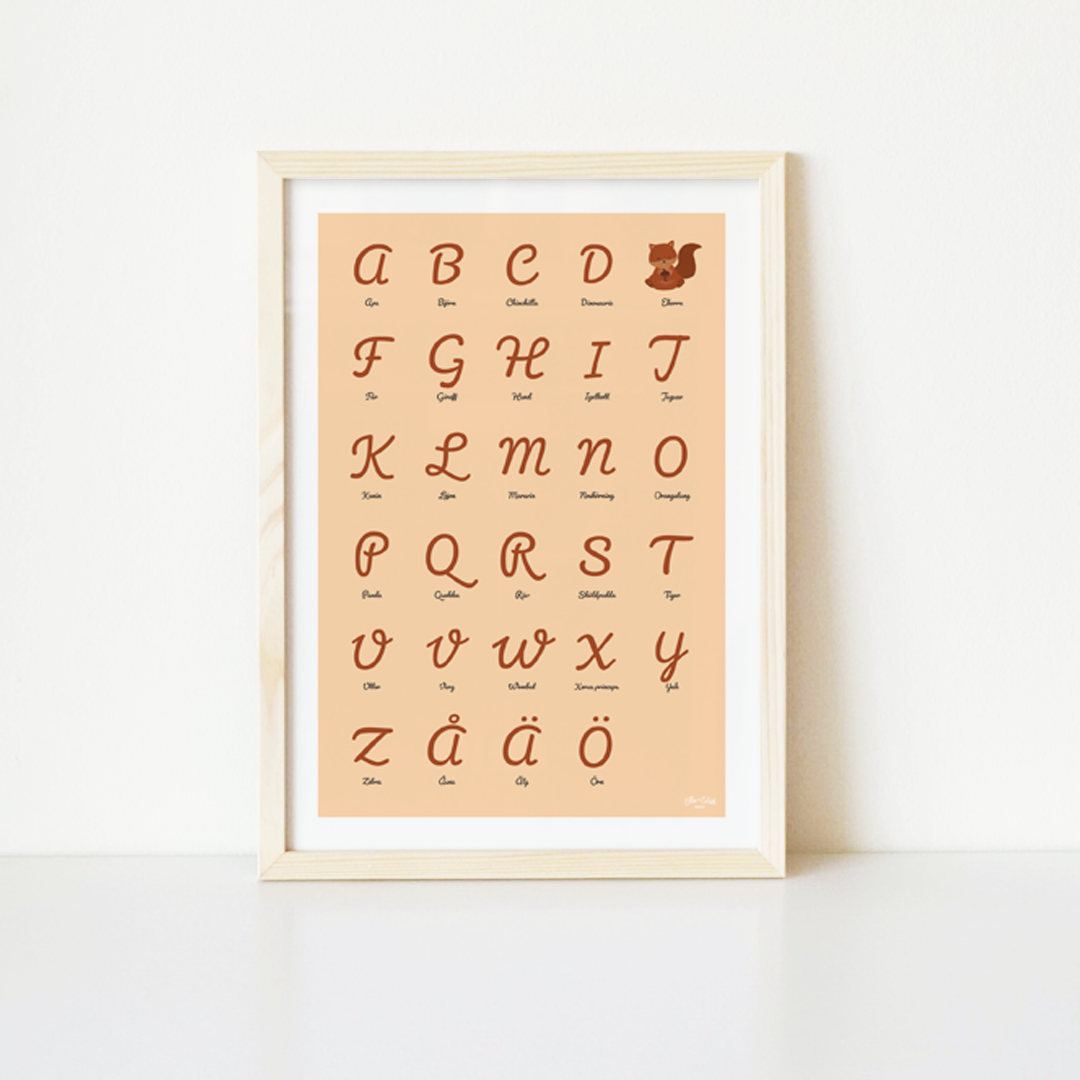Aprikos ABC-poster med ekorre i träram
